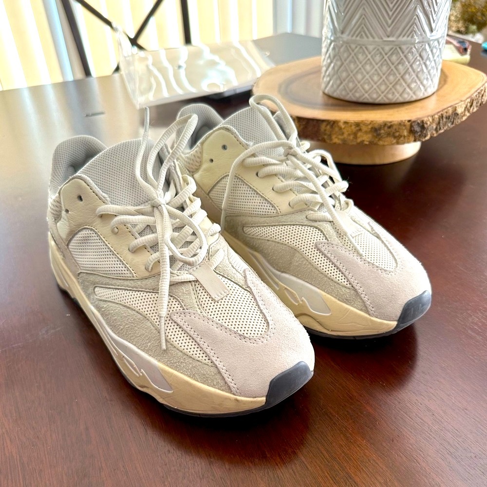 Yeezy 700 Analog